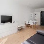 Comfort Modern By Bookinghost Lägenhet