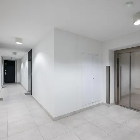 Comfort Modern By Bookinghost ワルシャワ