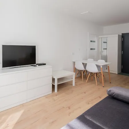 Comfort Modern By Bookinghost Apartmán